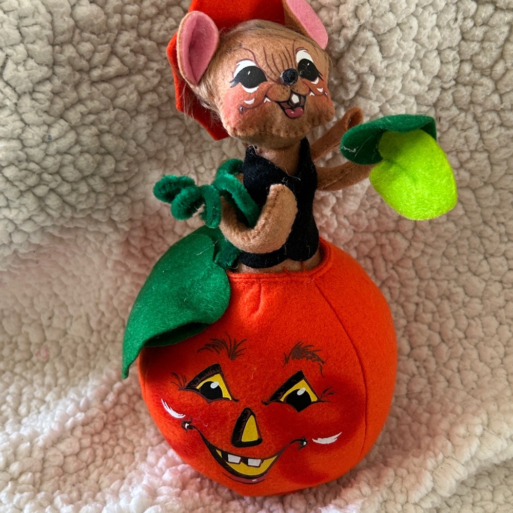 Annalee Orange Pumpkin Mouse with Green Leaves